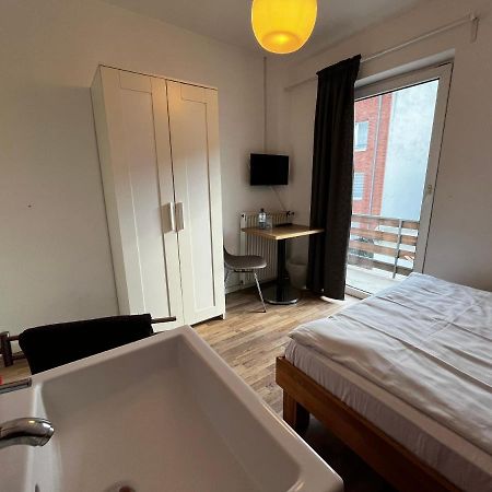 Hotelzimmer In Neusserstrasse โคโลญ ภายนอก รูปภาพ