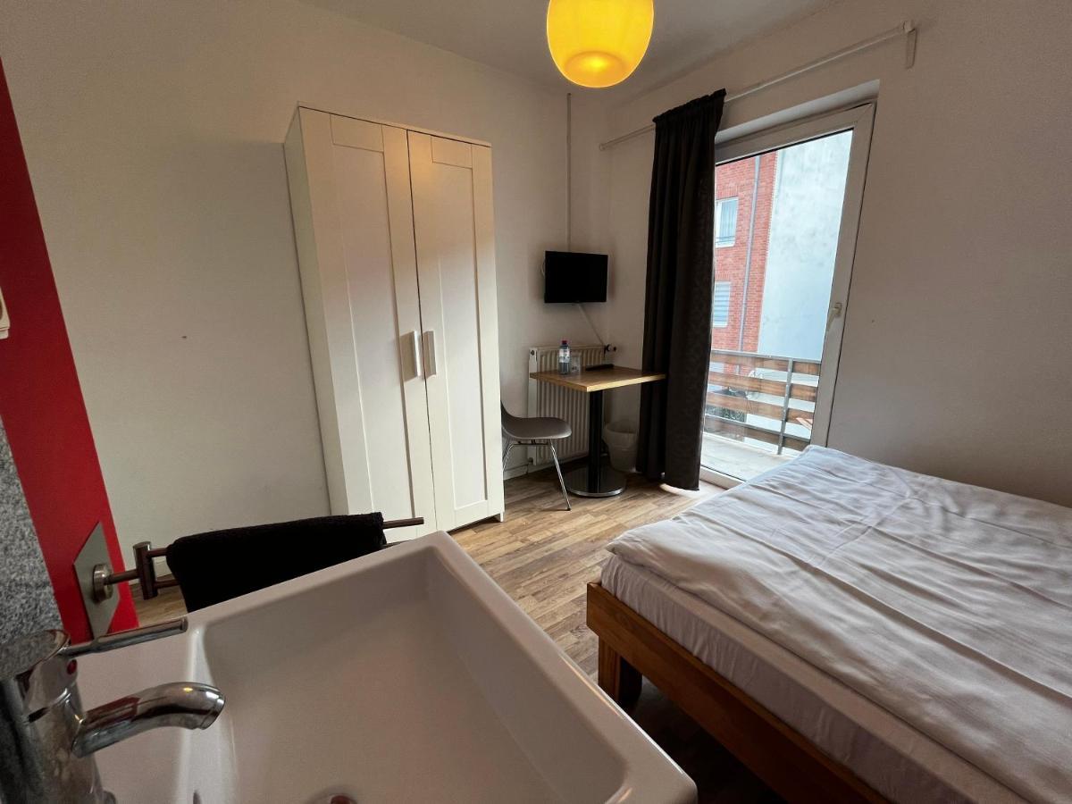 Hotelzimmer In Neusserstrasse โคโลญ ภายนอก รูปภาพ